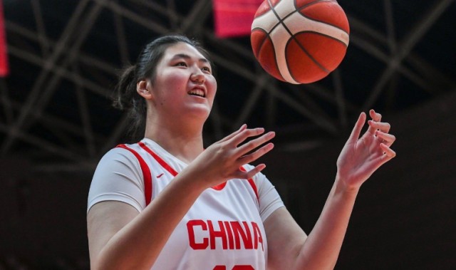 开云官网登录入口-FIBA世预赛新星榜：中国女篮仅张子宇入选 超2米2身高太独特