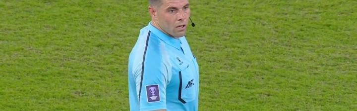 开云体育app下载-主裁的锅！人没换完→主裁响哨→掷球进场→进球→看VAR→球被吹